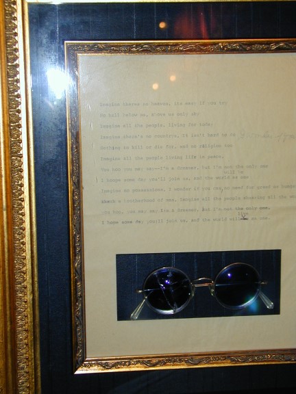 John Lennon's Brille und Text 'Imagine'